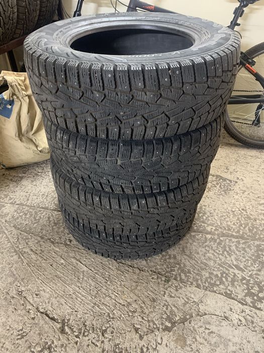 Продам зимнии шины