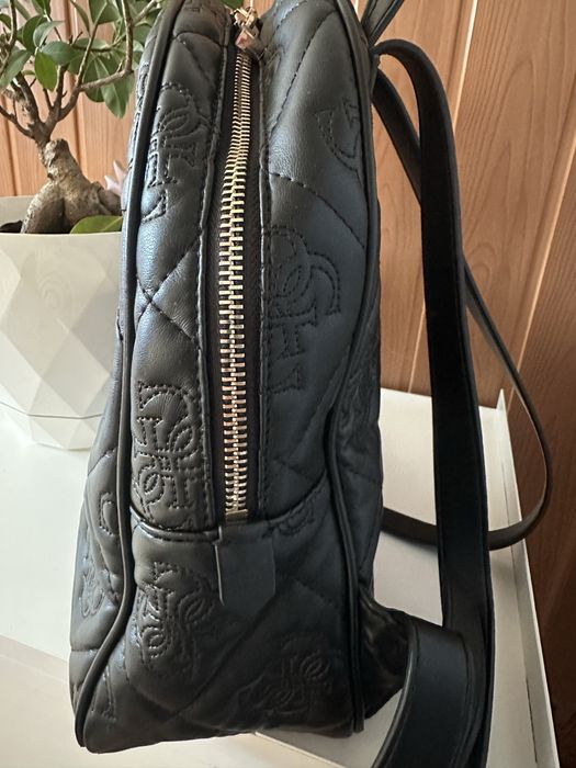 Vand ghiozdan Guess