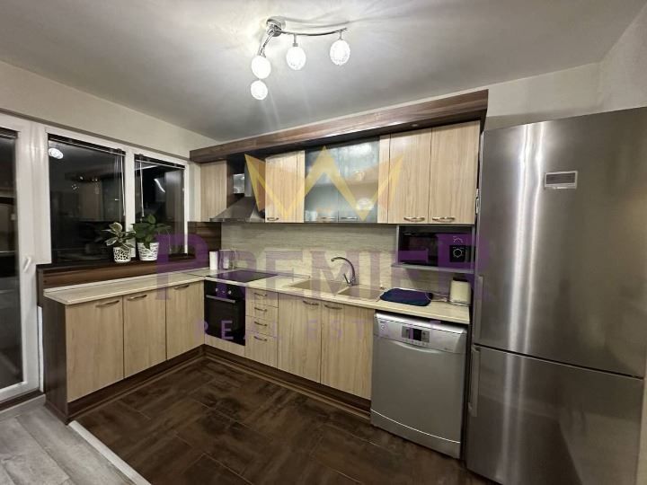 Многостаен в Бургас, Лазур