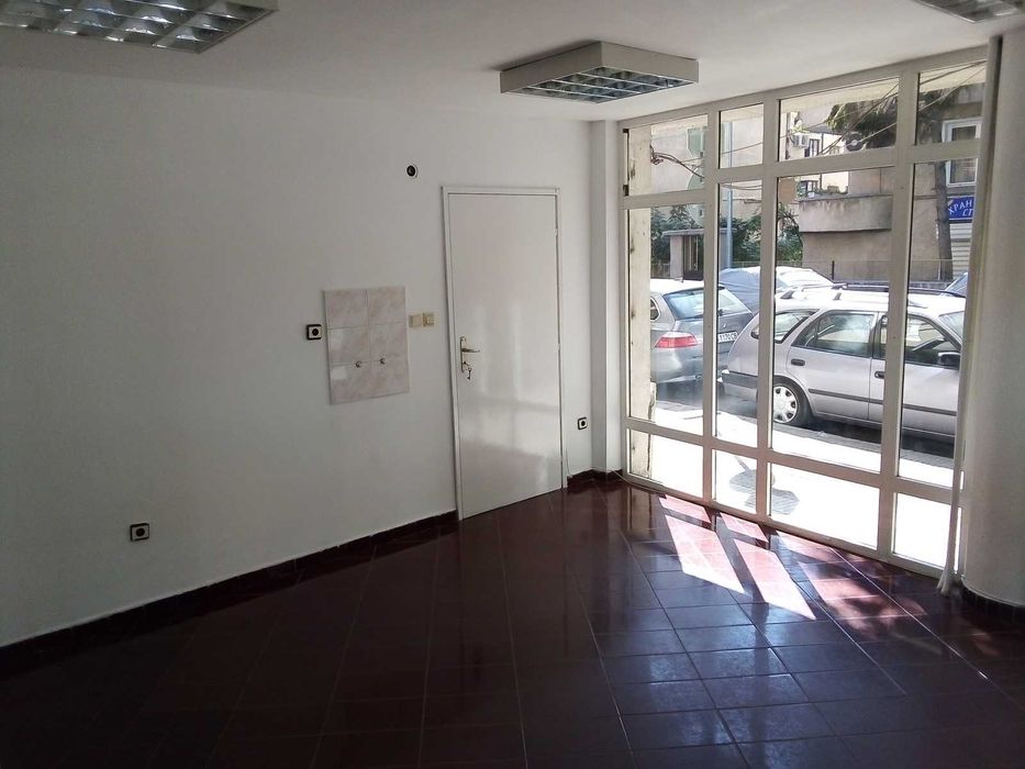 Дава се под наем Магазин в Пловдив, Христо Смирненски - 55 кв.м за 200 € - Снимка #8