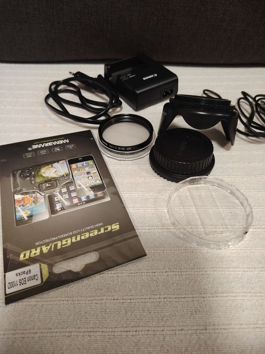 Canon EOS 1100D + EF-S 18-55mm