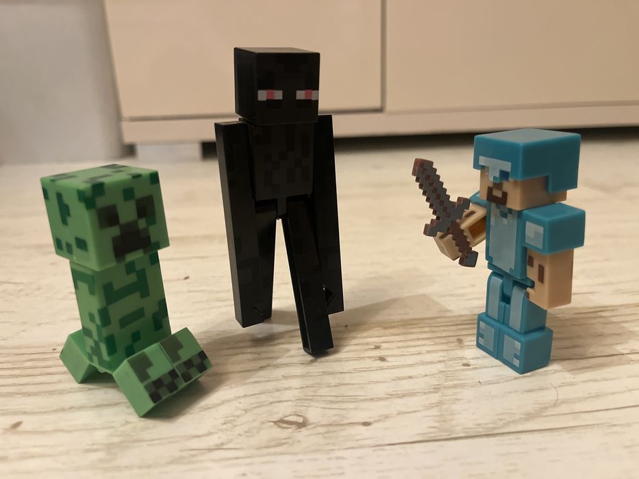 Minecraft - няколко мини фигурки, високи ~8-10 см (има и няколко кубчета)