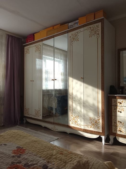 Продам спальный гарнитур