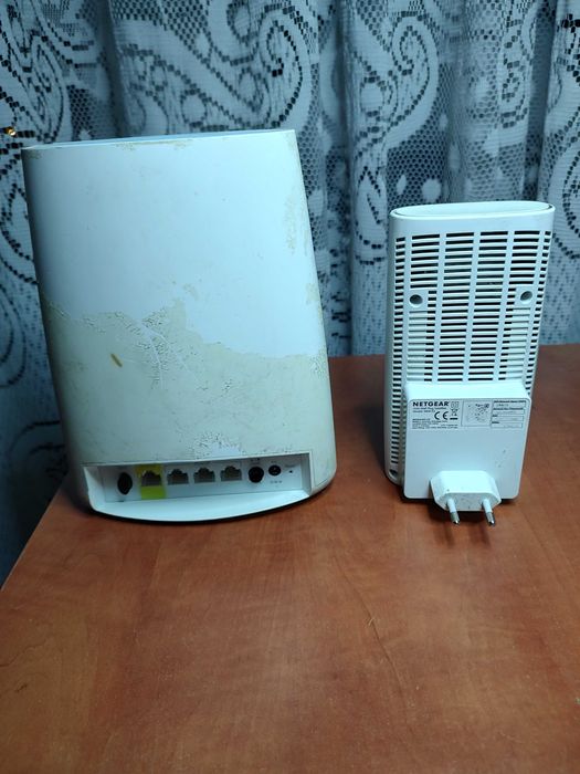 Sistem Mesh Wi-Fi Tri-Band Netgear Orbi Router RBR40 Satelit RBW30