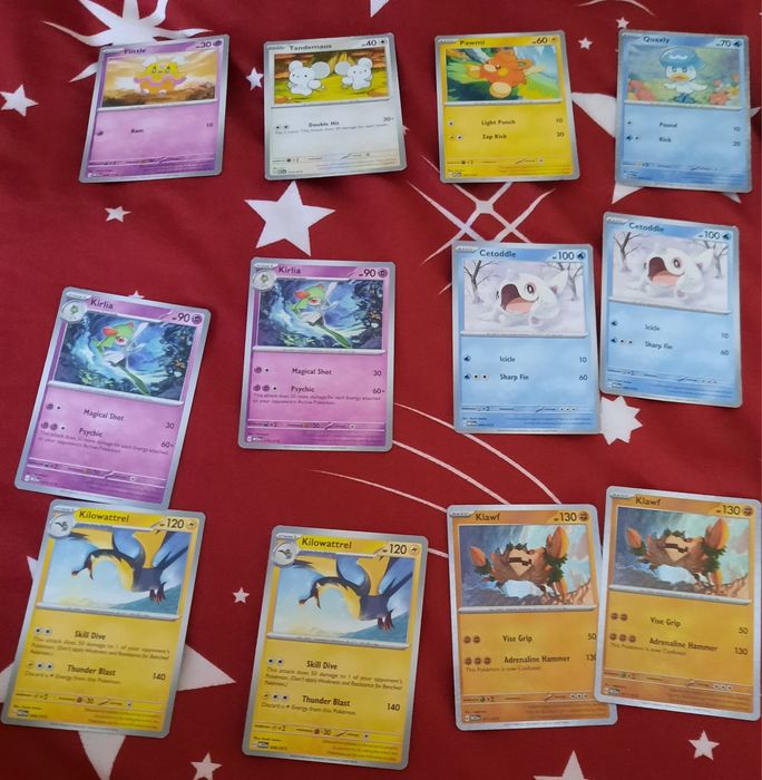 Cărți pokemon le vând