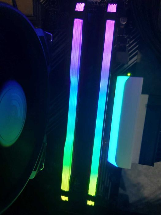 16GB DDR4 3200Mhz CL16 - Corsair Vengance RGB Pro