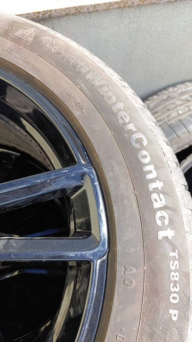 четири зимни джанти 19" инча и нови зимни гуми на 500км пробег.