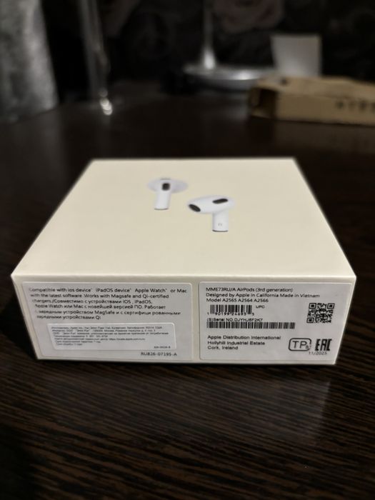 Продам airpods новые