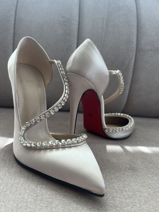 Чисто нови обувки “Stiletto”