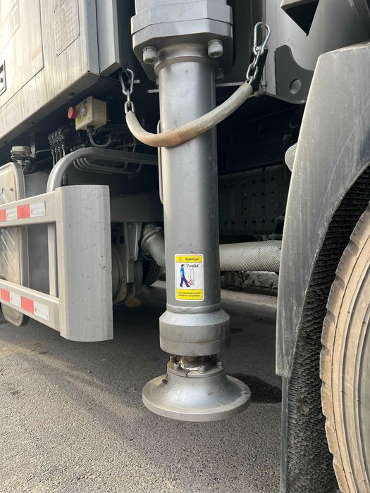 Автобетононасос Howo Jiuhe JH52 а шасси HOWO TX (52 метр)