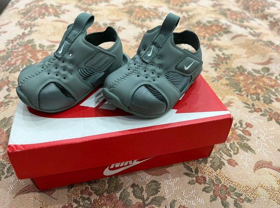 Нови!!! Сандали Nike номер 17