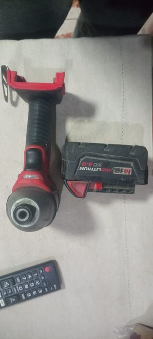 Vând Pistol de impact Milwaukee 18V, cuplu 190 Nm, ,