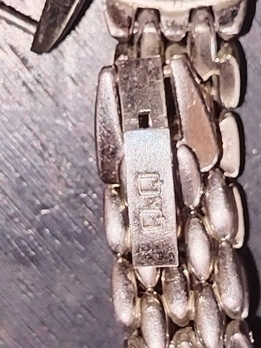 Японски часовник Q&Q Quartz. Не работи