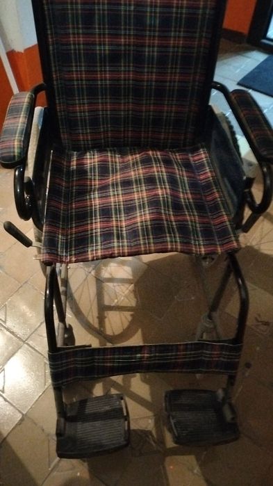 Продам б/у инвалидную коляску