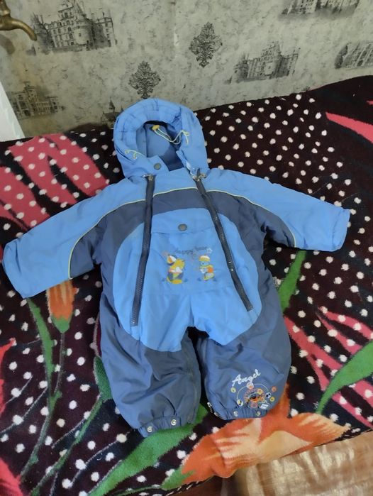 Продам детский демисезонный комбинезон