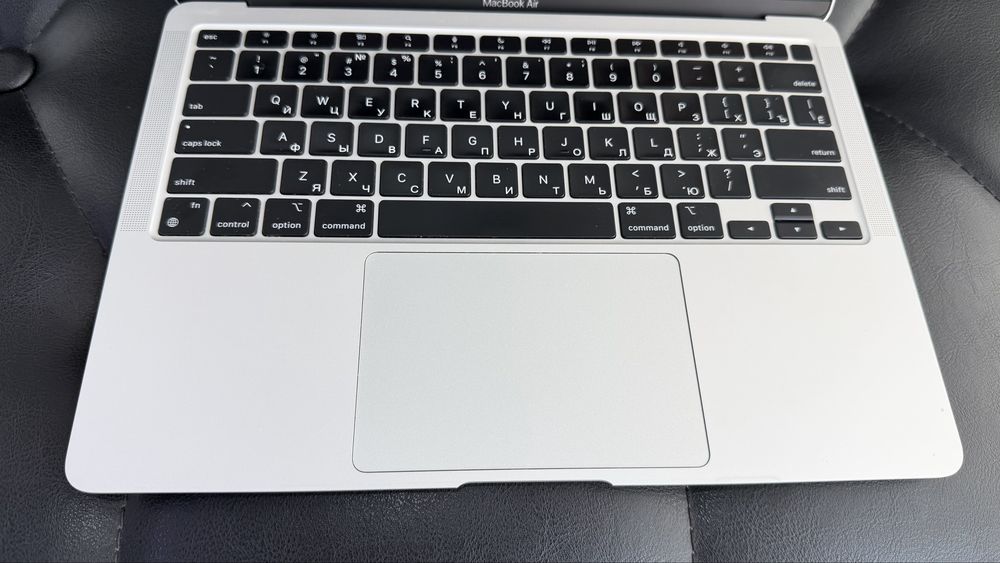 Apple MacBook Air M1 2020 года в хорошем состояние  Американский