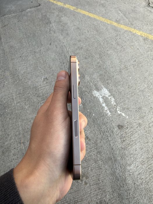 Apple iPhone 16 Pro Desert