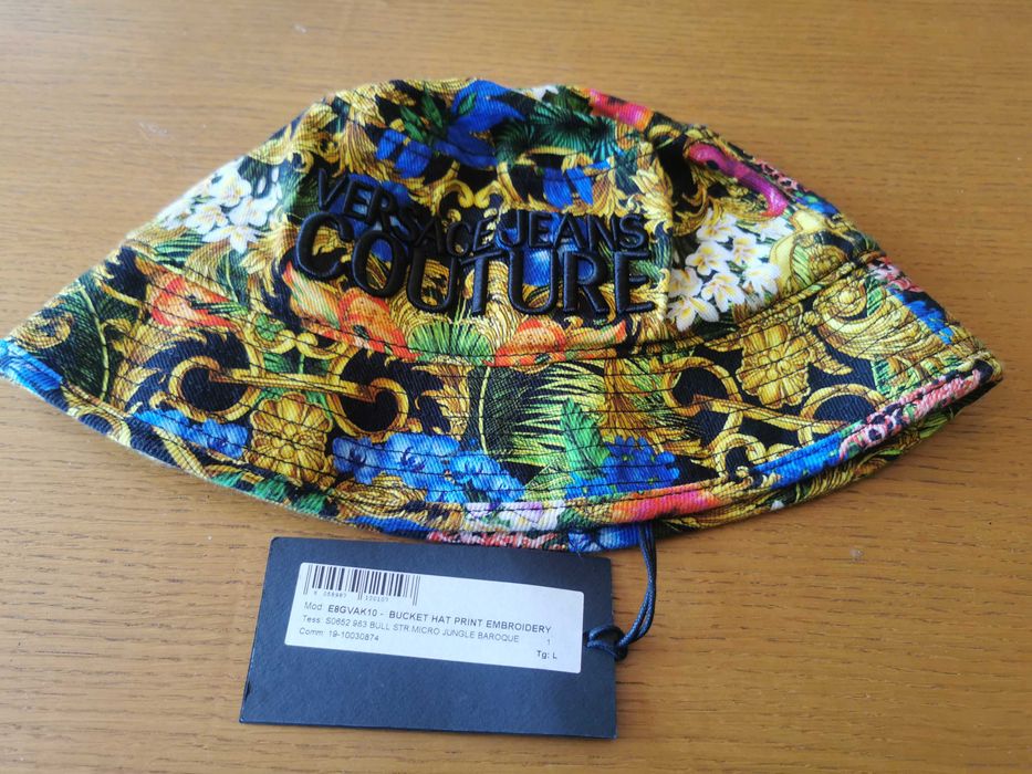 Versace jeans couture шапка .