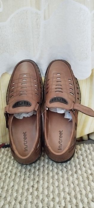 Сандали 43р.новые.