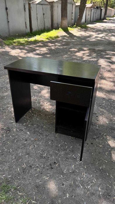 500 т.с. Офисные столы (парты) с ящиками, б/у — 5 штук