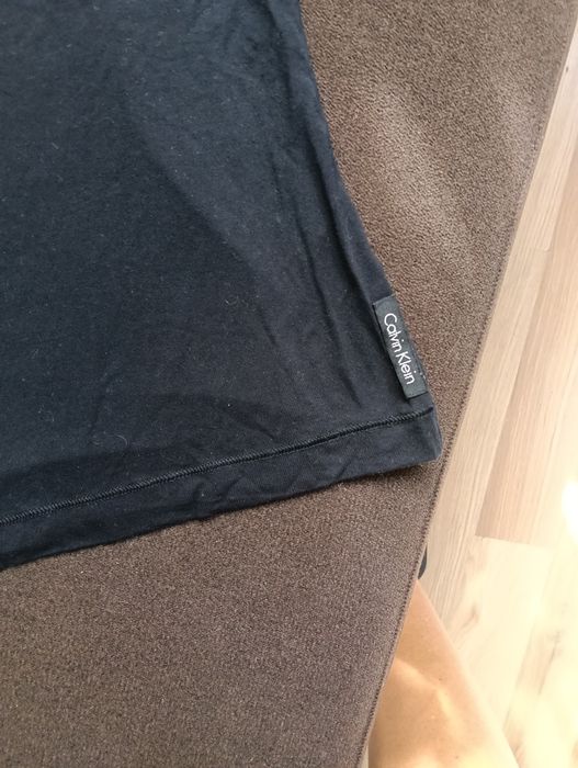 Vând maiou Calvin Klein