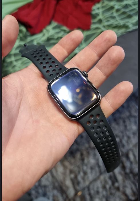 Apple Watch SE 2 Nike Edition – като нов