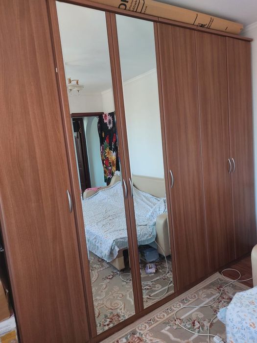 Продам 6-дверной шкаф