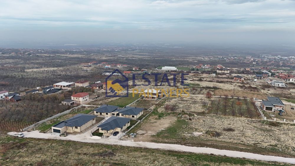 Парцел в Пловдив, област-с.Брестник площ 788 цена 110000