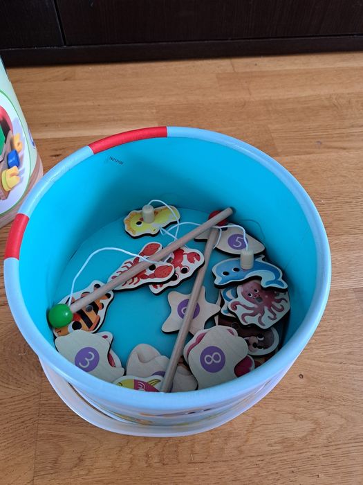 Кола за яздене и играчки