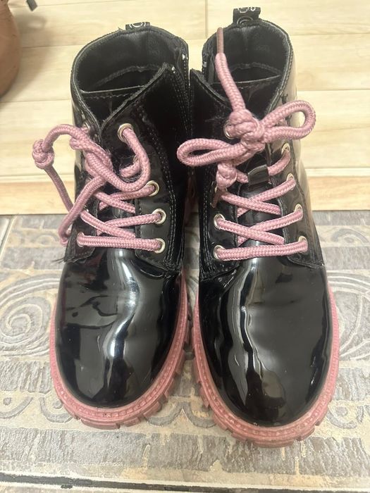 Продаю ботиночки 33 размера  для девочки