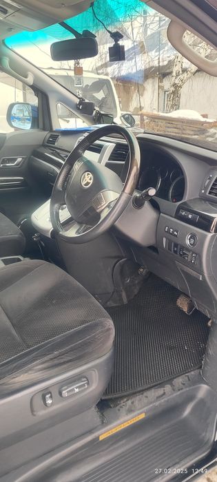 Продам Toyota Alphard 2012 года