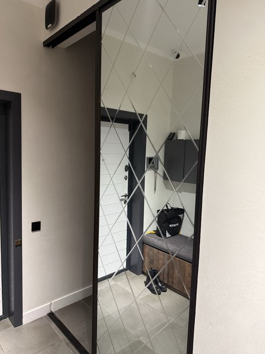 Продам выдвежные зеркальные двери