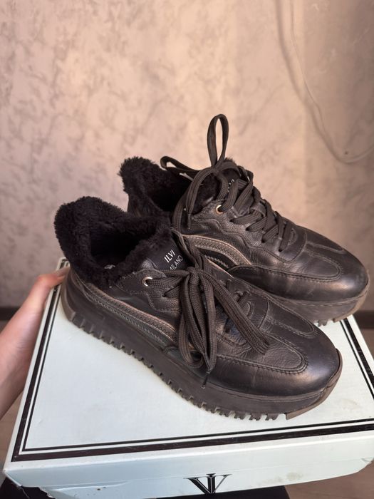 Зимние женские кроссовки 38