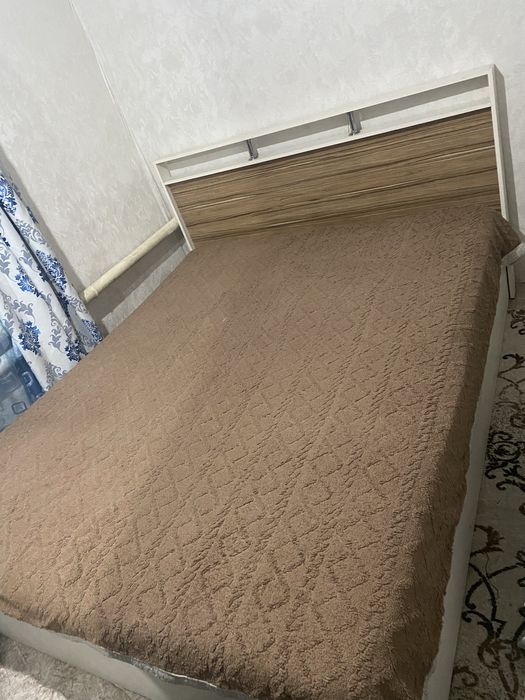 Продам двухспальную кровать