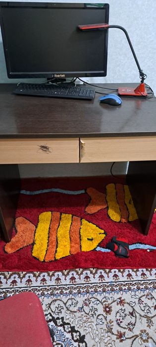 Продам стеллаж и стол