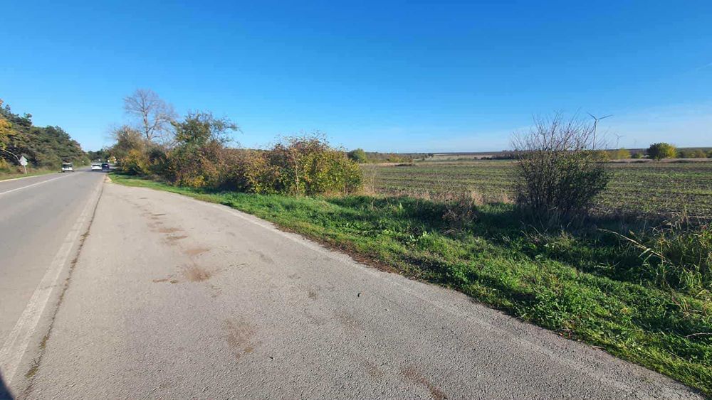 Нива 1 дка с. Горун на 200м от международен път Варна - Дуранкулак.