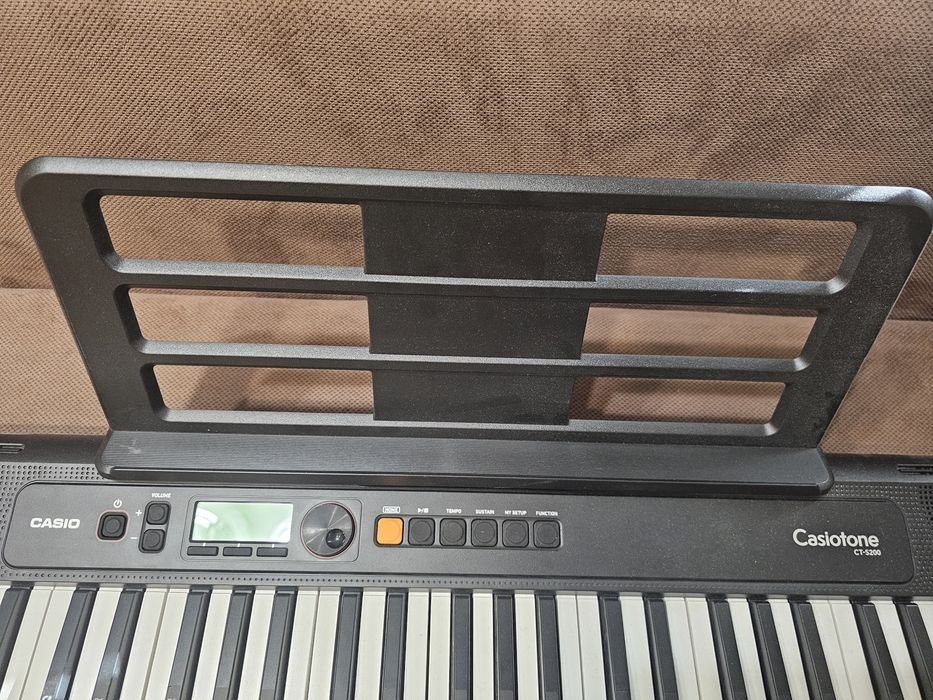 Продавам Casio CT-S200
