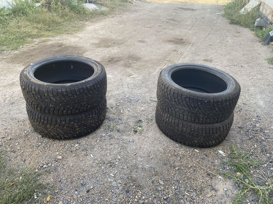 Продам шины шипованые! 235/45/18