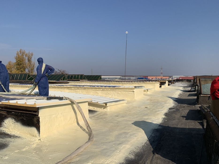 Izolatie Spuma Poliuretanica acoperiș si pod. Firma+Garanție 20 ani.