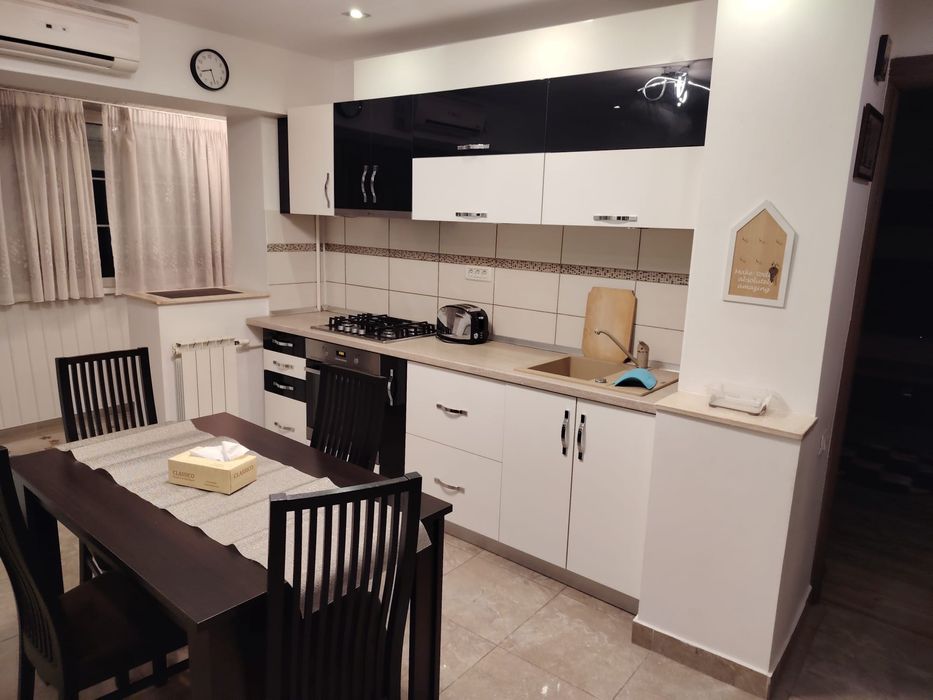 Inchiriez apartament ultracentral 2 camere