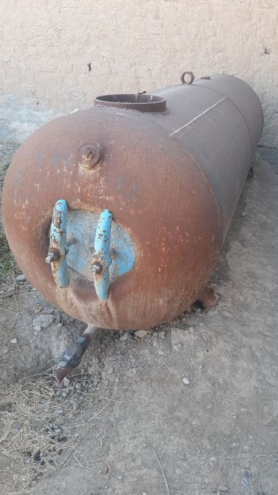 Ёмкость сотилади 3000м3, материали калин.