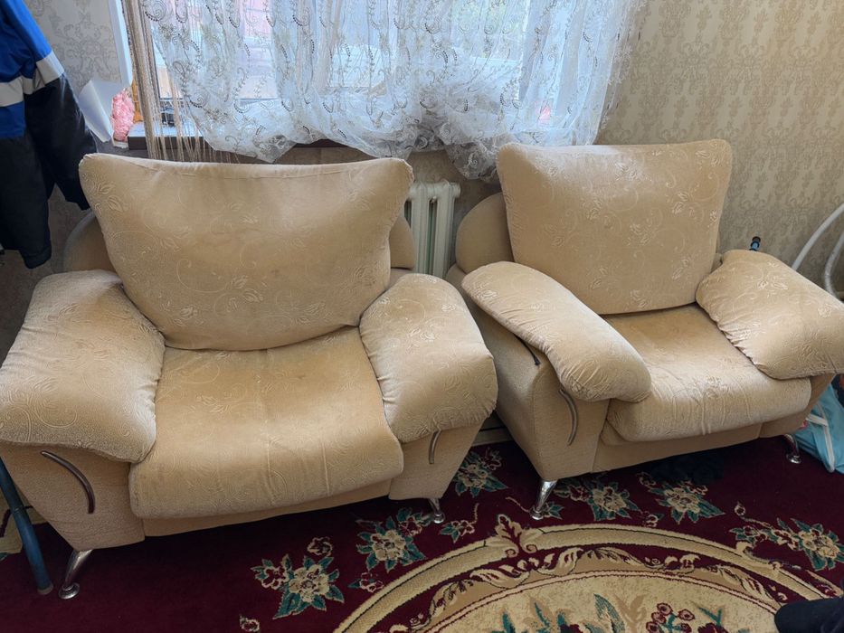 Диван, еки креслосымен