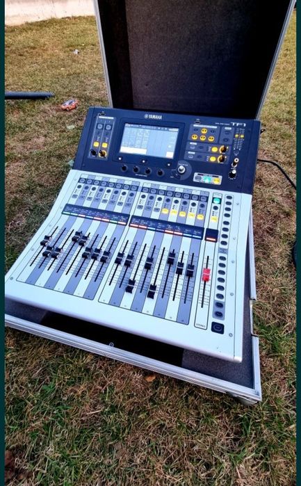 Mixer Yamaha tf1