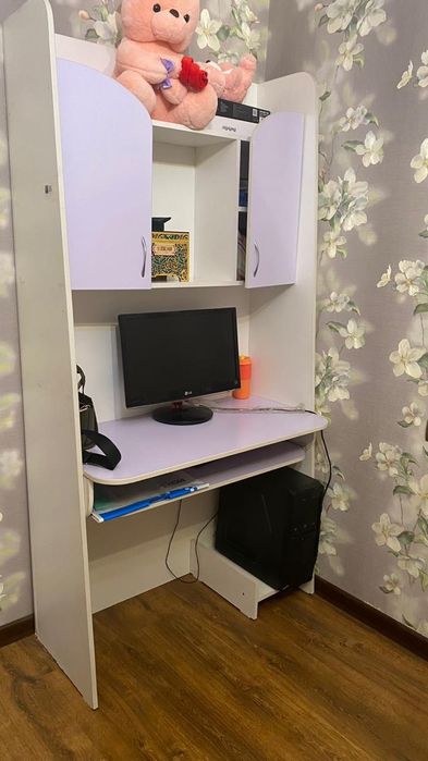 Шкаф, кровать, компьютерный стол