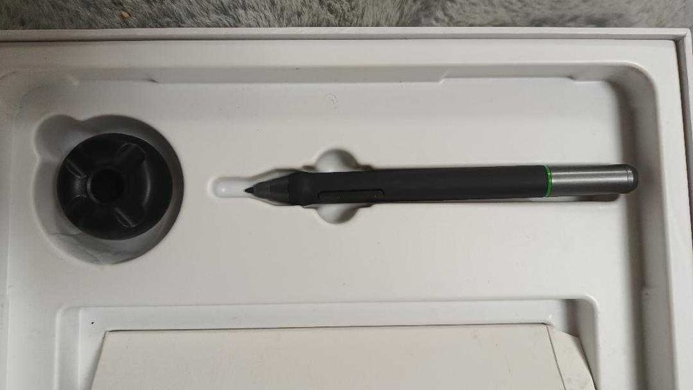 Tableta grafica BOSTO 16HD, ecran mare, aproape noua, la cutie,IEFTIN