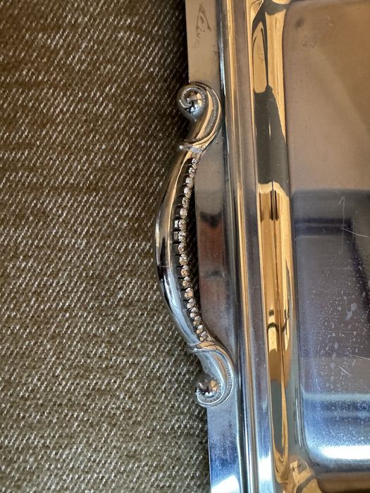 Сребрист поднос за сервиране