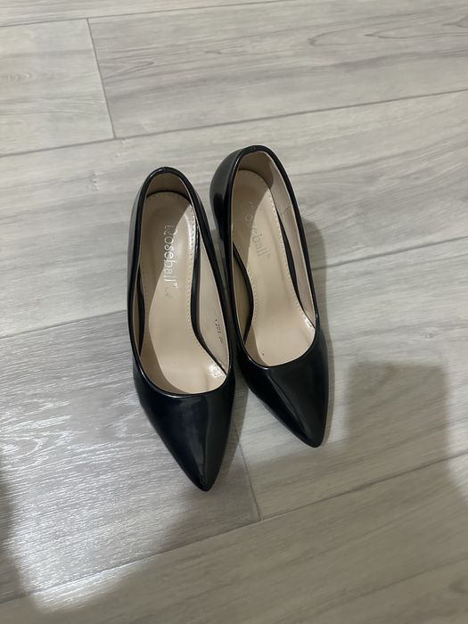 Продам лакированные туфли лодочки