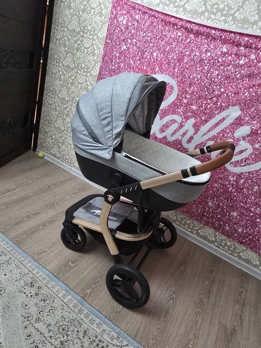 Каляска три в одном