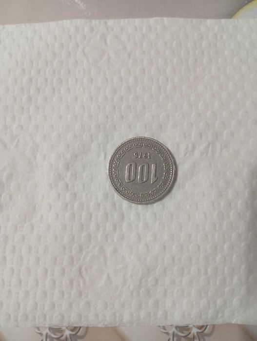 Продаю редкую монету — 100 вон (Южная Корея), 1975 год