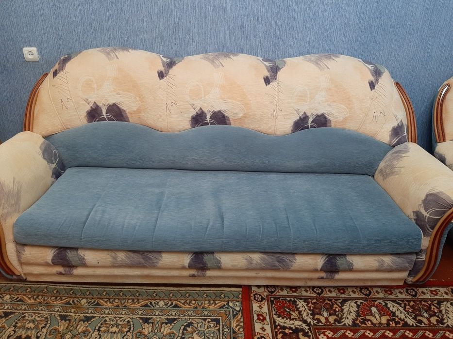 Продам диван с креслами